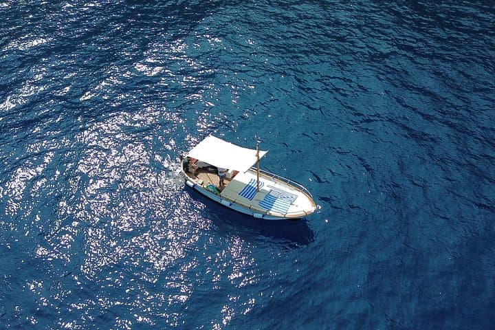 Private boat tour along the coast of Capri : 2 hours of beauty — photo 1 of 17