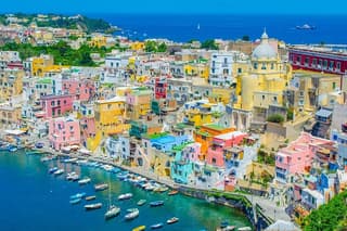Private transfer from Rome to the Amalfi coast, 2h Pompei stop