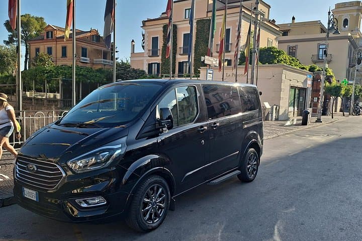 Transfer from Sorrento/Amalfi Coast to Napoli or Viceversa — photo 1 of 8