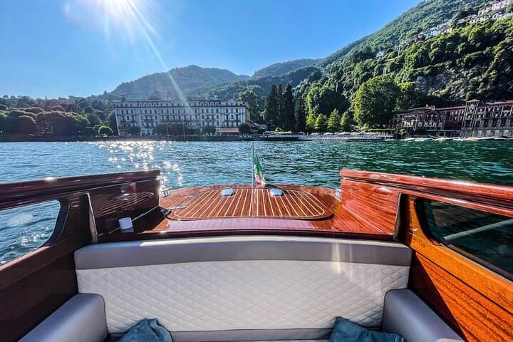 Lake Como Private Boat Tour : The Wooden Venetian Limo Escape — photo 1 of 25