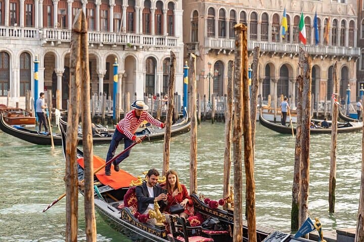 Venice Classic Gondola Ride Along Grand Canal and Hidden Corners — photo 1 of 10