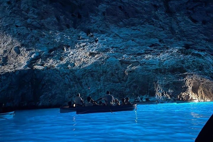 Blue grotto and swimming tour capri — photo 1 of 9