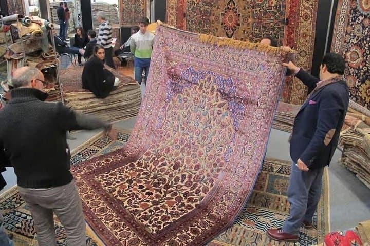 Persian Carpet Discovery Tour in Lecce with Traditional Tea — photo 1 of 8
