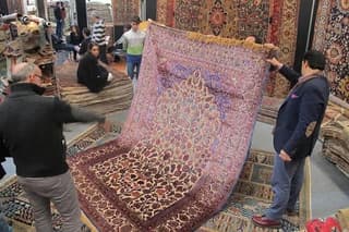 Persian Carpet Discovery Tour in Lecce with Traditional Tea
