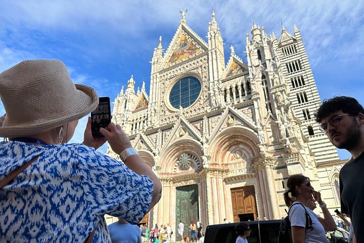 Private Siena Sightseeing Walking Tour with Expert Local Guide — photo 1 of 11