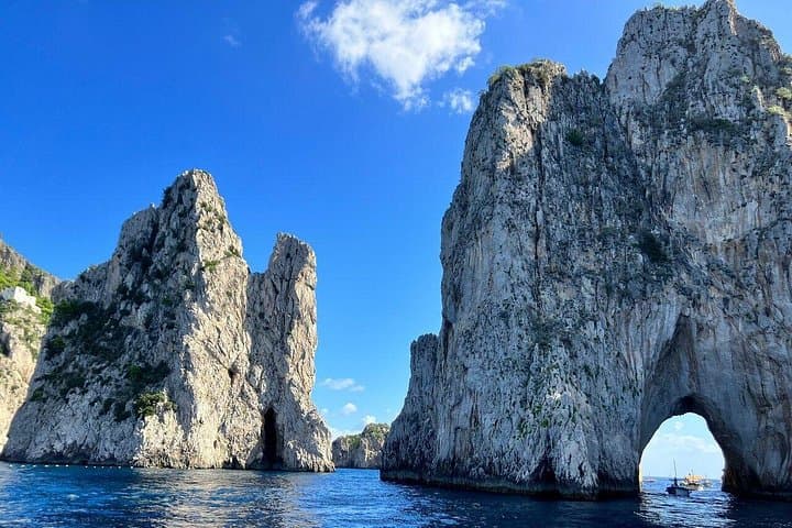Capri Mini Cruise with Swimming Stop and Free Time on the Island — photo 1 of 7