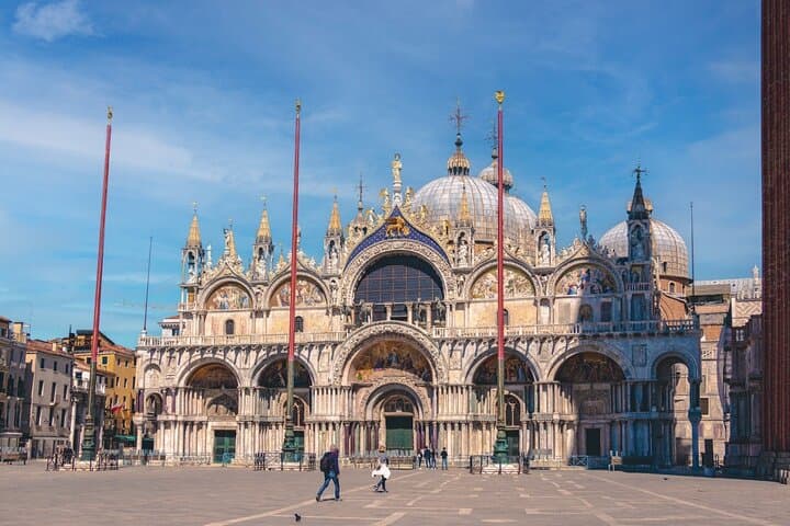 St. Mark's Basilica & Doge's Palace Guided Tour with Gondola Ride — photo 1 of 9