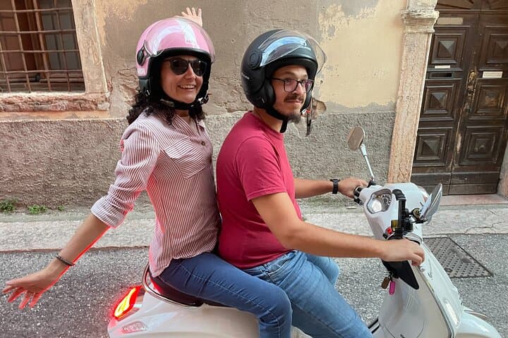 Verona Vespa Tour with Aperitif — photo 1 of 14