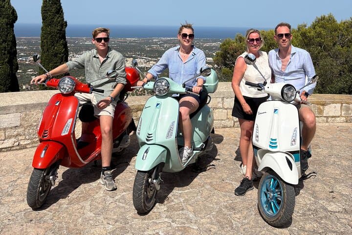 By Vespa among the trulli: Alberobello, Locorotondo and Selva di Fasano — photo 1 of 15