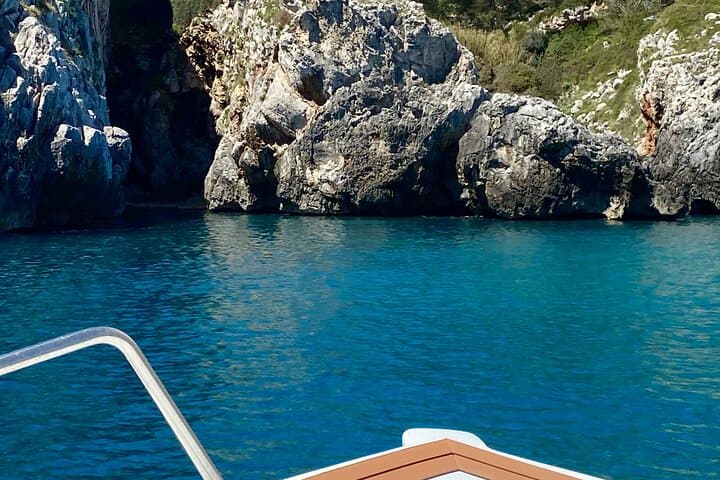 Boat tour to the caves of Santa Maria di Leuca — photo 1 of 10