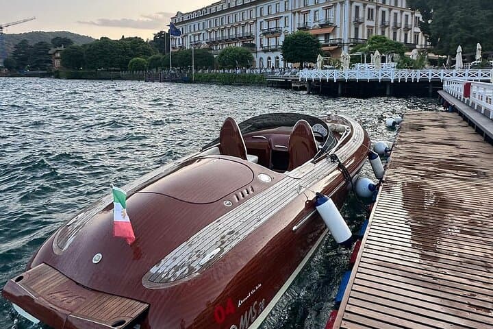 Private Lake Como Tour by Classic Wooden Boat — photo 1 of 18