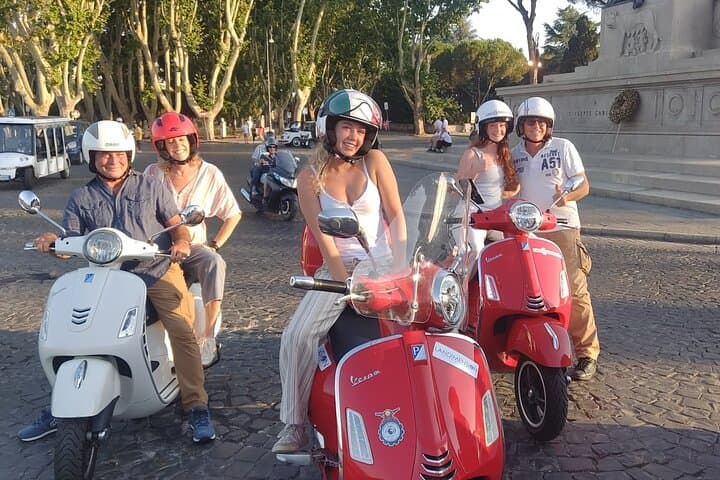 Rome Highlights by Vespa Private guided Tour — photo 1 of 18