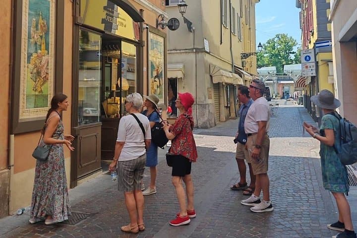 2 Hours walking tour with food stops — photo 1 of 20