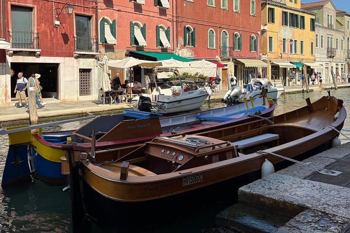 Explore Murano Burano and Torcello in semi-private bragozzo — photo 1 of 12