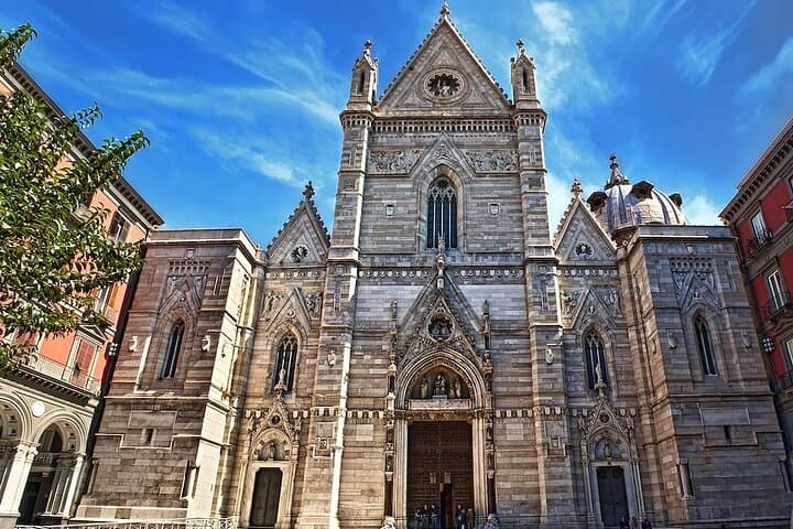 Naples historic center between alleys art and tradition — photo 1 of 16