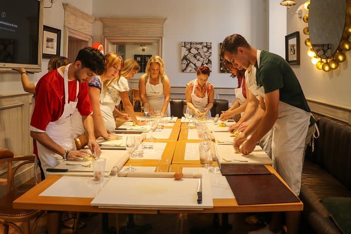 Authentic Pasta Carbonara Cooking Class whith Local Chef — photo 1 of 16
