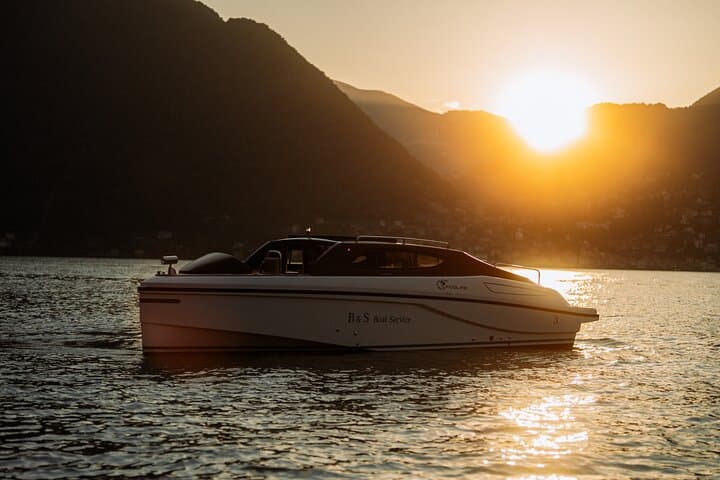 Private Boat Tour on Lake Como — photo 1 of 16