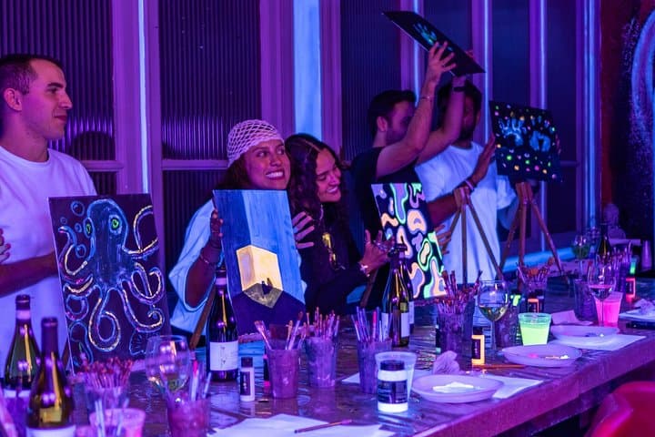 Rome by Night: Neon Painting with Unlimited Wine — photo 1 of 8