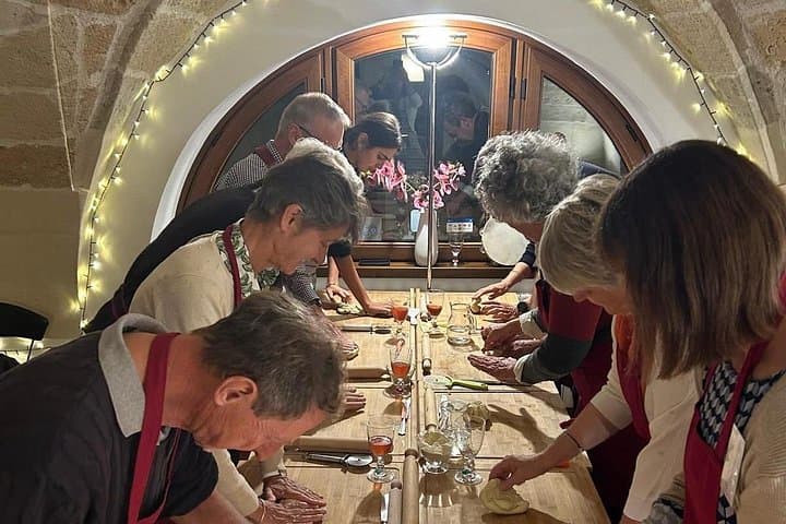 Cooking class with family and in the garden of an old boathouse — photo 1 of 43