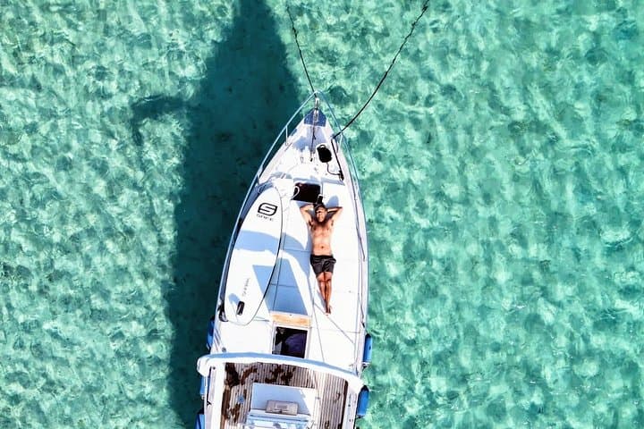 Tour in the Tavolara/Molara archipelago with aperitif and dry pro — photo 1 of 18