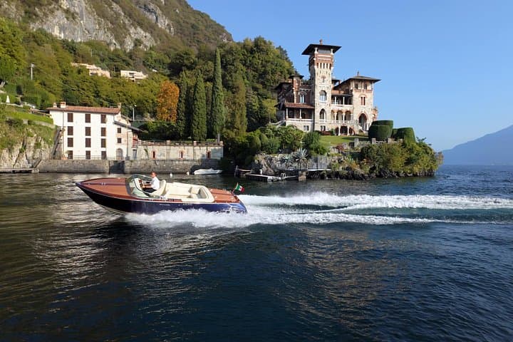 1hr Private Boat Tour: Villa Gaeta, Varenna & Bellagio — photo 1 of 9