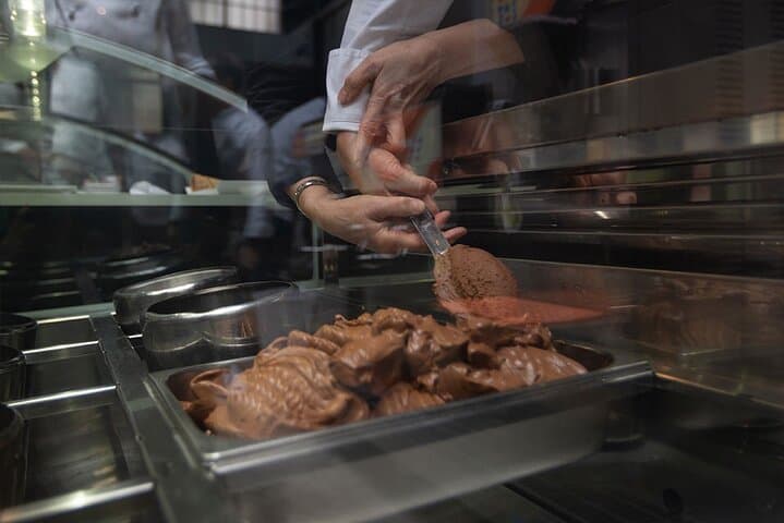 Prepare homemade ice cream with a real master — photo 1 of 6