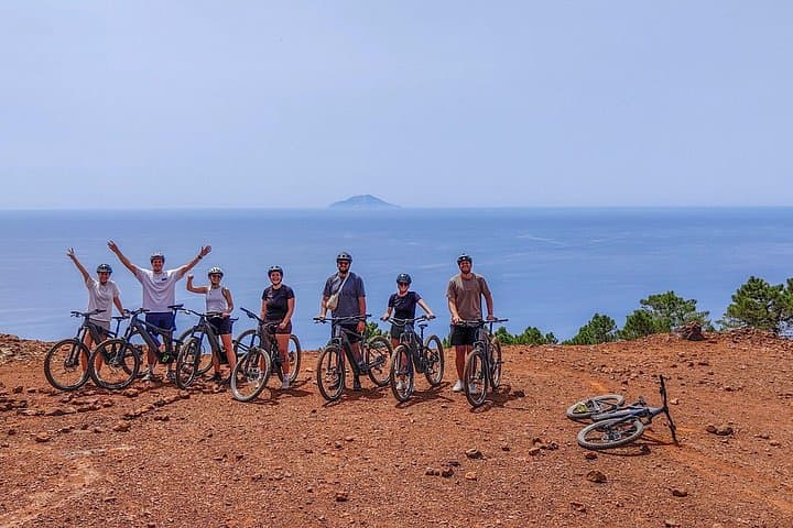 Easy E-Bike Excursion for Children and Families to Mount Magnet — photo 1 of 10