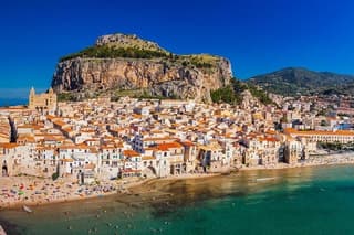 Cefalu Tour between History and Sea