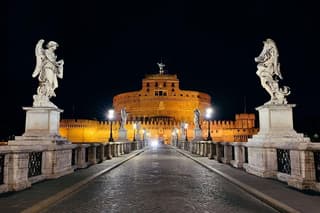 Shadows of Rome: Ghost Night Walking Tour in Historic City Center
