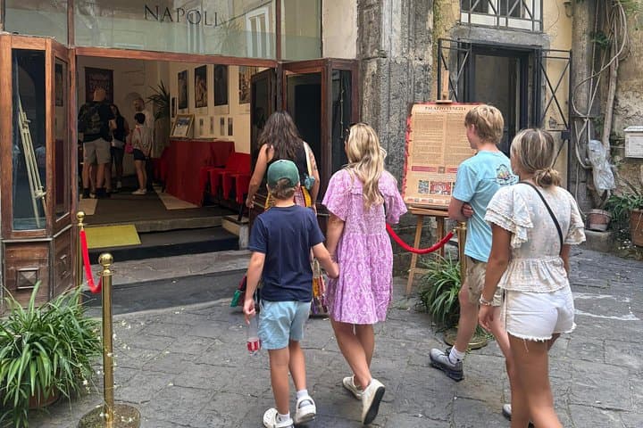 The 10 flavors of Naples tastings in the historic center — photo 1 of 7