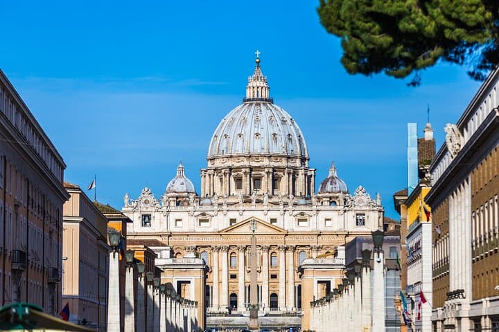 St. Peter Basilica Guided Tour: Dome Climb, Papal Tomb & Grottoes — photo 1 of 9