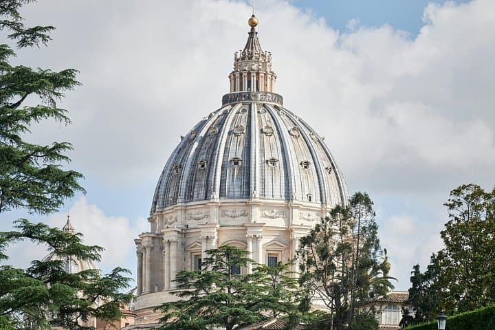St Peter's Basilica skip-the-line tickets with audio guide — photo 1 of 9