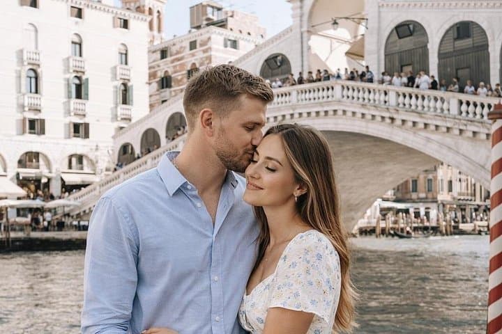 A Romantic Photoshoot in the Heart of Venice — photo 1 of 9