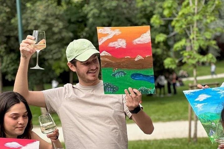 Discover Milan through Paint and Wine with a Local Artist — photo 1 of 5