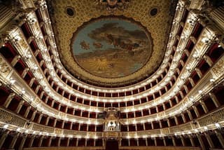 Royal Naples & Bourbons: Private Tour with Royal Palace & Coffee