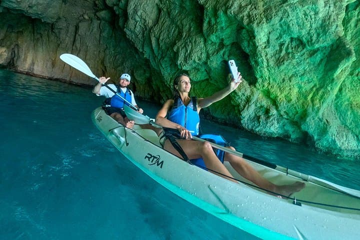Kayak tour in Capri between caves and beaches. Photos included. — photo 1 of 49