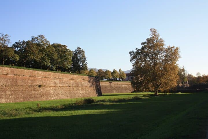 2h Lucca Walking Tour with Local Guide in ENGLISH Top Highlights — photo 1 of 5
