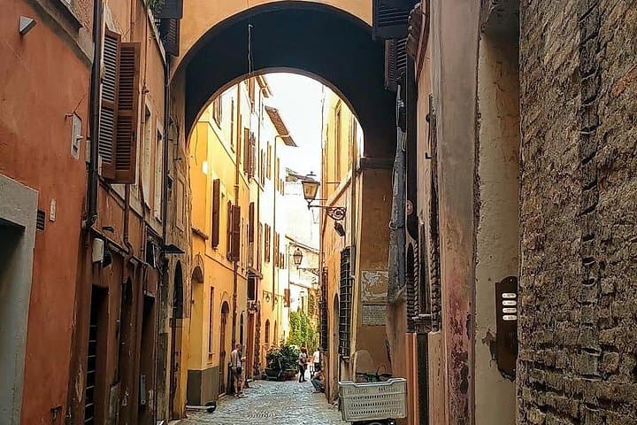 Rome private Walking Tour: Hidden Gems & Local Stories — photo 1 of 11