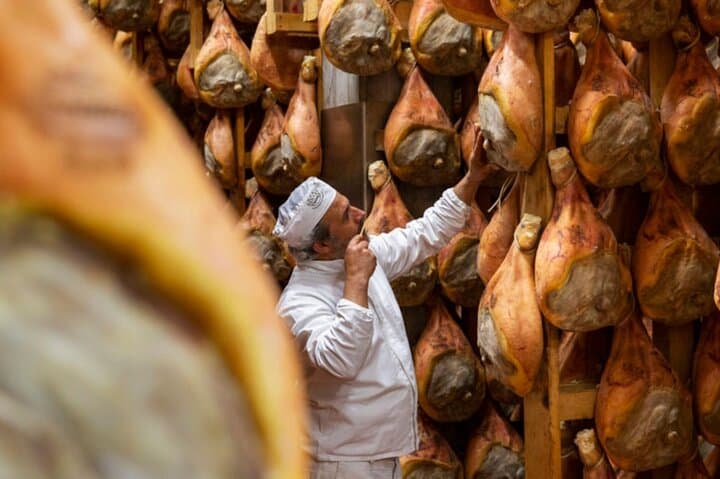 Small-Group Parma Food Tour: Parmigiano, Prosciutto & Castle — photo 1 of 11
