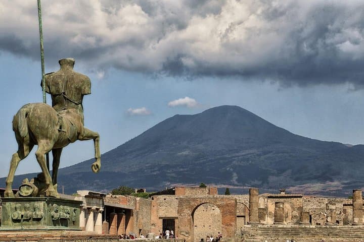 Pompeii, Vesuvius Hike and Wine Tasting with Lunch from Sorrento — photo 1 of 11