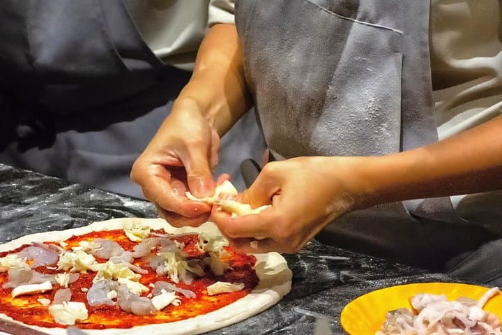 Shared Pizza Making Experience in Rome — photo 1 of 8