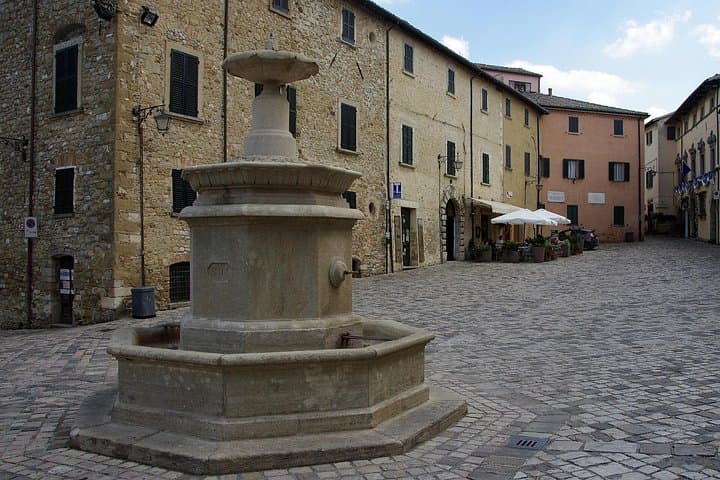 Discover San Leo: Italy’s Dramatic Cliffside Citadel — photo 1 of 6