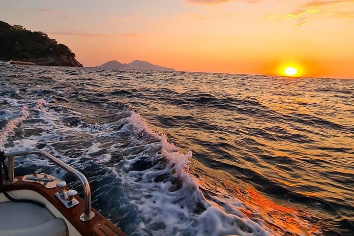 Romantic sunset on a boat on the Sorrento Coast — photo 1 of 9