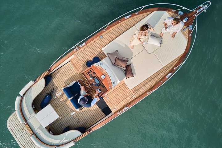 Luxury Boat Tour to Murano & Burano with Private Local Guide (4h) — photo 1 of 51