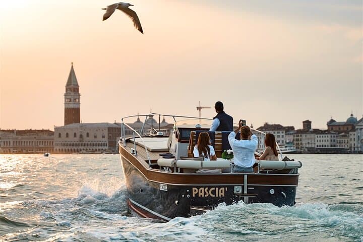 Luxury Boat Tour to Murano & Burano with Private Local Guide (6h) — photo 1 of 51