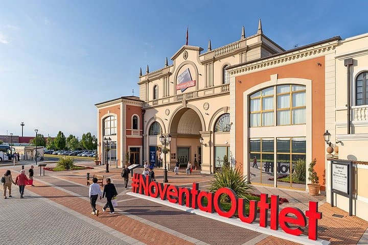 Transfer from Venice to Noventa di Piave Designer Outlet — photo 1 of 12