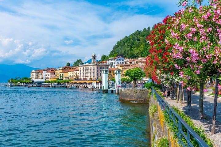 Small-Group Lake Como Highlights with Scenic Cruise from Milan — photo 1 of 18
