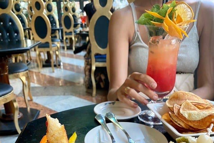 Milan Aperitivo Golf Cart Tour Iconic Cocktails and Rooftop Bars — photo 1 of 4