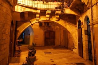 Bari Evening Walking Tour of History and Local Folklore