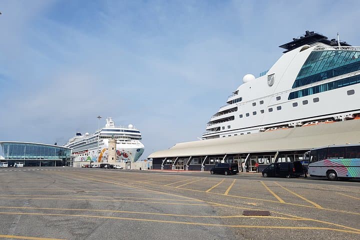 Civitavecchia Cruise Port Round Trip Private Luxury Transfer Rome — photo 1 of 10